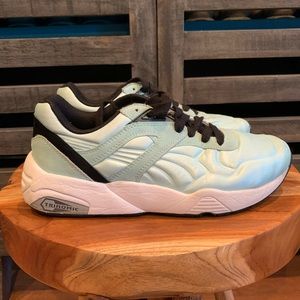 Puma satin sneakers sz 6 Seafoam Green.